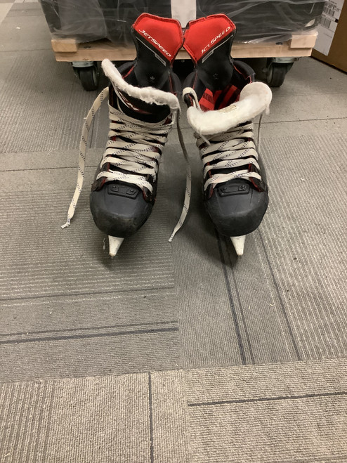 Vist Large View of Product Image Which is Used CCM JETSPEED FT 485 Intermediate Hockey Skate Intermediate 5.0