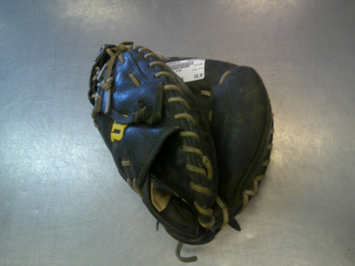Vist Large View of Product Image Which is Used Wilson A730 BB/SB Catchers RH Throw Black 32 1/2"