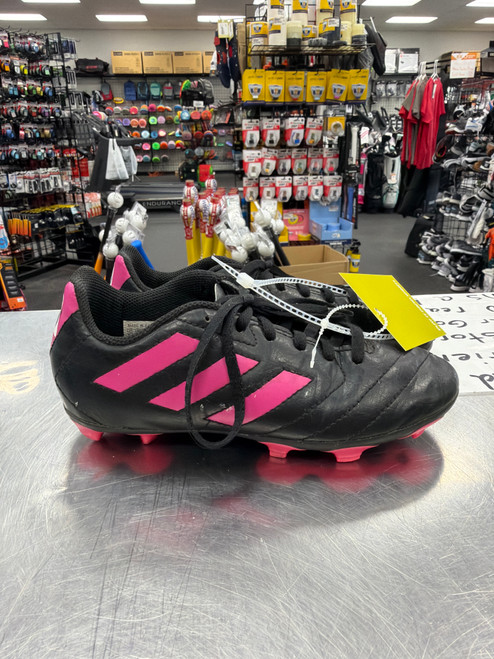 Vist Large View of Product Image Which is Used Adidas GOLETTO Soccer Cleats Black Junior 01.5