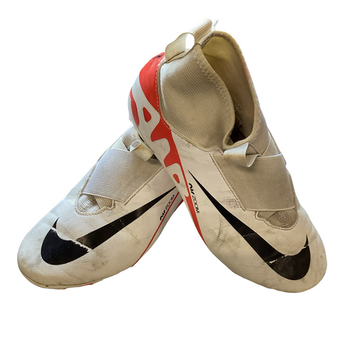 Vist Large View of Product Image Which is Used Nike Soccer Cleats White Junior 03.5