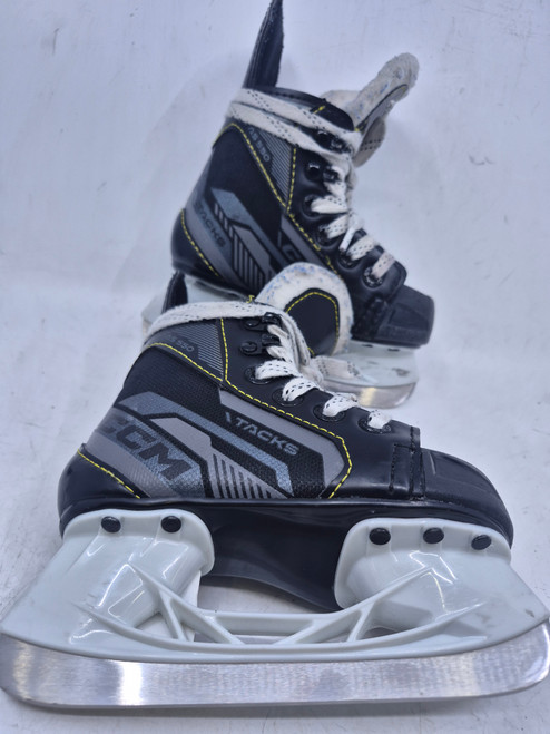 Vist Large View of Product Image Which is Used CCM TACKS AS550 Youth Hockey Skate Youth 07.0