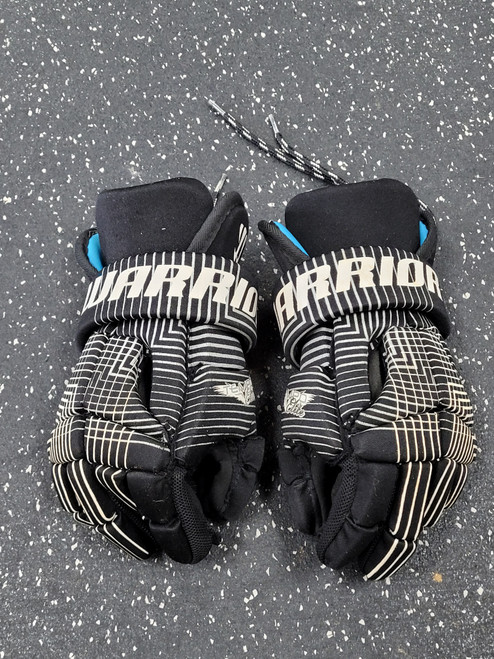 Vist Large View of Product Image Which is Used Warrior TEMPO ELITE Lacrosse Gloves Junior Black 8"
