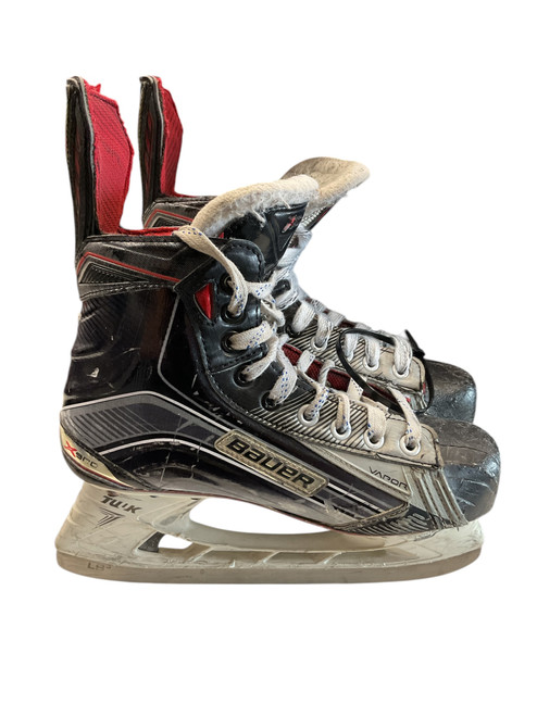 Vist Large View of Product Image Which is Used Bauer VAPOR X900 SZ 5 Intermediate Hockey Skate Intermediate 5.0