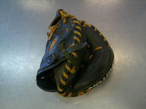 Vist Large View of Product Image Which is Used Easton BLACK MAGIC BB/SB Catchers RH Throw Black 32"