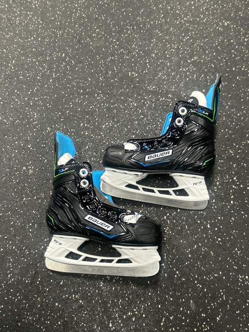 Vist Large View of Product Image Which is Used Bauer XLP Youth Hockey Skate Youth 08.0