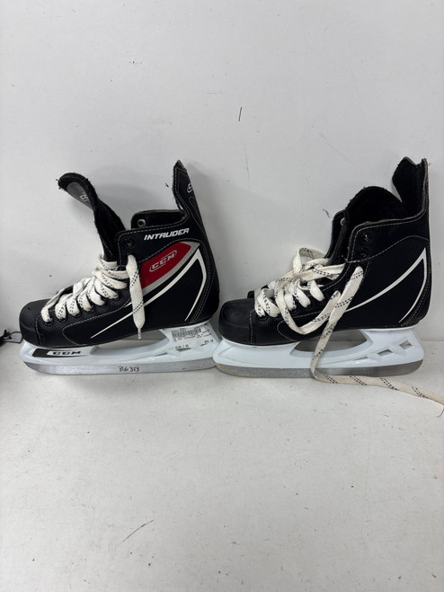 Vist Large View of Product Image Which is Used CCM INTRUDER Junior Hockey Skate Junior 05