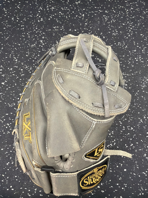Vist Large View of Product Image Which is Used Louisville Slugger LXRF19CM LXT FASTPITCH BB/SB Catchers RH Throw Grey 33"