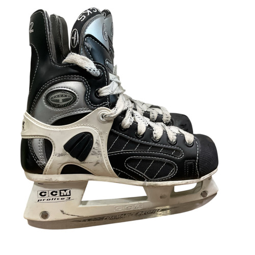 Vist Large View of Product Image Which is Used CCM 652 SUPER TACKS Intermediate Hockey Skate Intermediate 4.0
