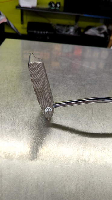 Vist Large View of Product Image Which is Used Cleveland HUNTINGTON BEACH COLLECTION 8 Mens Putter RH