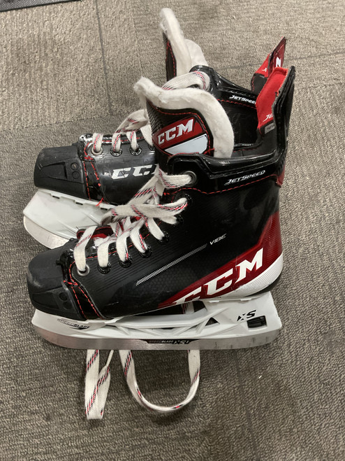 Vist Large View of Product Image Which is Used CCM JETSPEED VIBE Junior Hockey Skate Junior 03