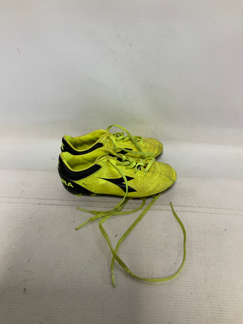 Vist Large View of Product Image Which is Used Diadora Soccer Cleats Yellow Junior 01