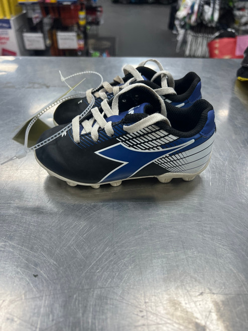Vist Large View of Product Image Which is Used Diadora SOCCER CLEAT Soccer Cleats Black And Royal Blue Youth 09.0
