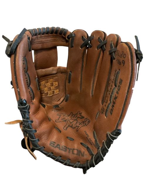 Vist Large View of Product Image Which is Used Easton BLACK MAGIC BB/SB Glove RH Throw None 12 1/2"