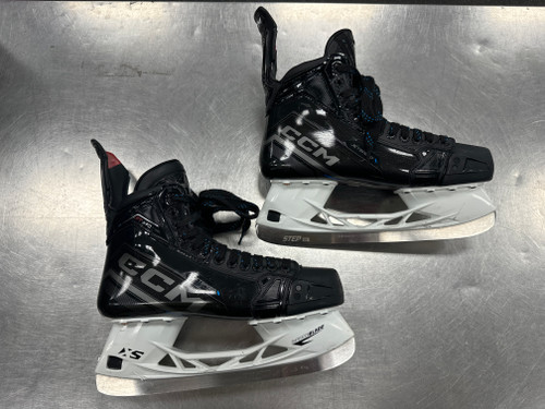 Vist Large View of Product Image Which is Used CCM JETSPEED FT690 Hockey Skate Senior 11