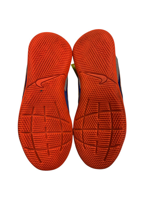 Vist Large View of Product Image Which is Used Nike Soccer Indoor Shoes Royal Blue Junior 02.5