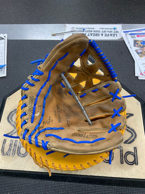 Vist Large View of Product Image Which is Used MacGregor 933 TONY OLIVA BB/SB Glove RH Throw Tan 12"