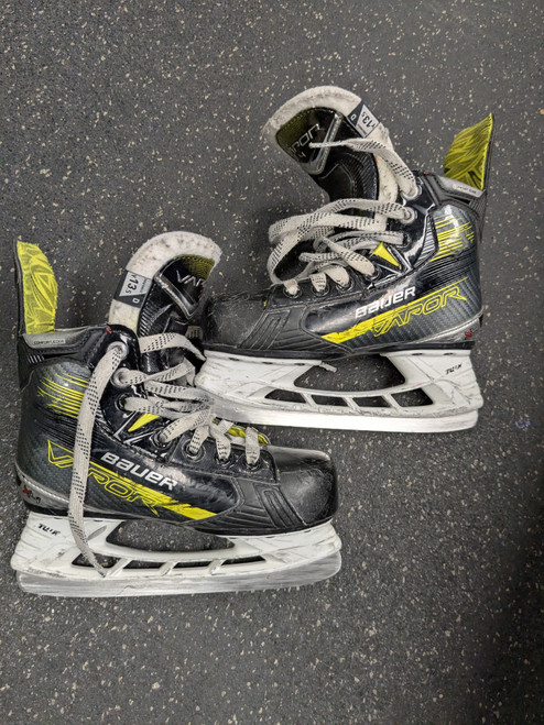 Vist Large View of Product Image Which is Used Bauer X4 Youth Hockey Skate Youth 13.5