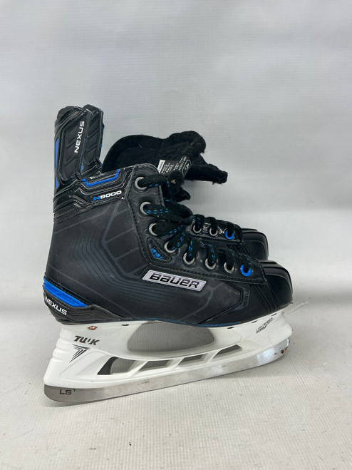 Vist Large View of Product Image Which is Used Bauer NEXUS 8000 Junior Hockey Skate Junior 04.5
