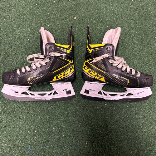 Vist Large View of Product Image Which is Used CCM TACKS CLASSIC PLUS Junior Hockey Skate Junior 05.5