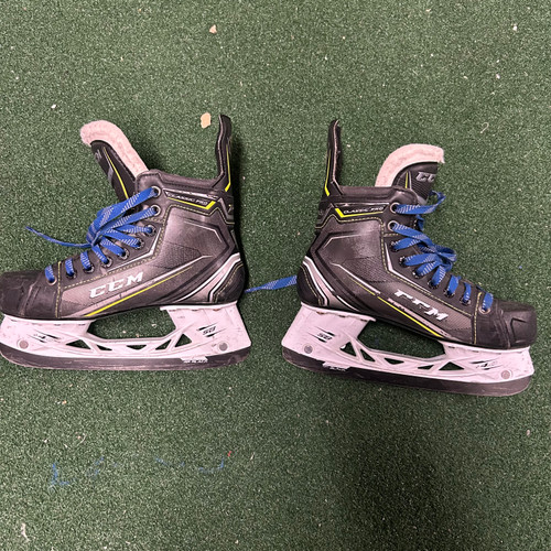 Vist Large View of Product Image Which is Used CCM TACKS CLASSIC PRO Junior Hockey Skate Junior 05