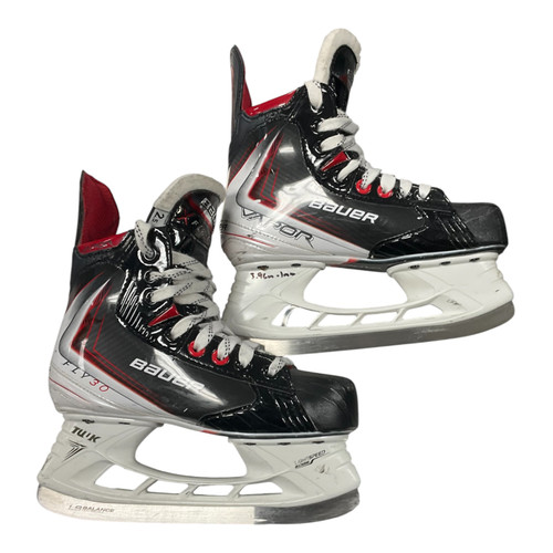 Vist Large View of Product Image Which is Used Bauer VAPOR FLY 30 Junior Hockey Skate Junior 02.5