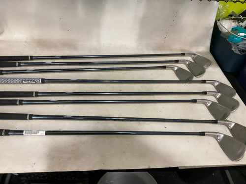 Vist Large View of Product Image Which is Used Wilson D9 Mens Iron Set RH 5I-SW