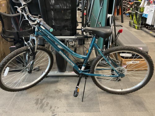 Vist Large View of Product Image Which is Used Roadmaster GRANITE PEAK Mountain Bike Womens Teal 43-47cm - 17-18" - MD Frame
