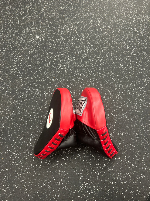 Vist Large View of Product Image Which is Used Everlast Boxing Pads Red