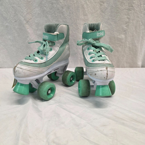 Vist Large View of Product Image Which is Used FIRESTAR Junior Roller Quad Skates White Junior 02