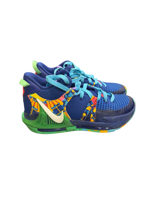 Vist Large View of Product Image Which is Used Nike Basketball Shoes Y Green Junior 04