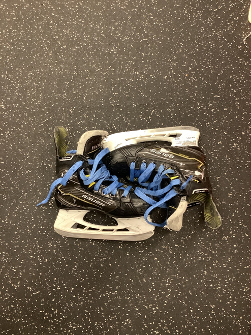 Vist Large View of Product Image Which is Used Bauer SUPREME M40 SKATE Junior Hockey Skate Junior 03.5
