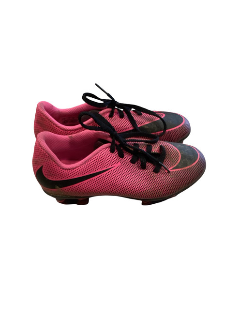 Vist Large View of Product Image Which is Used Nike Soccer Cleats Pink Junior 02.5