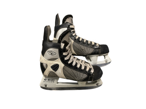 Vist Large View of Product Image Which is Used CCM TACKS 152 Junior Hockey Skate Junior 01