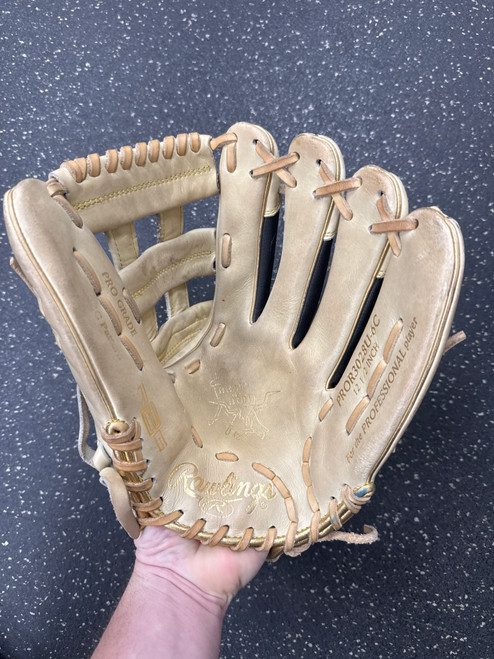 Vist Large View of Product Image Which is Used Rawlings PROR3028U-6C HEART OF THE HIDE BB/SB Glove RH Throw Tan 12 1/2"