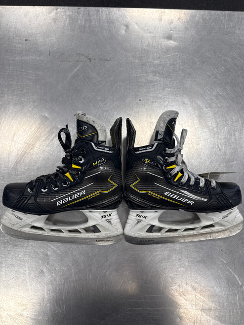 Vist Large View of Product Image Which is Used Bauer SUPREME M40 Junior Hockey Skate Junior 02