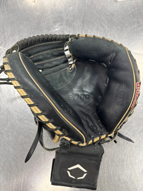 Vist Large View of Product Image Which is Used Wilson A2000 M1D BB/SB Catchers RH Throw Black 33 1/2"