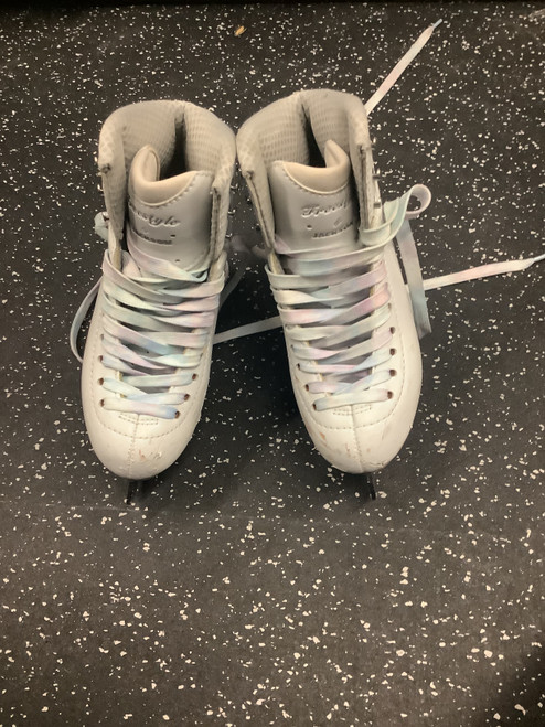 Vist Large View of Product Image Which is Used Jackson FREESTYLE Girls Figure Skate White Junior 02