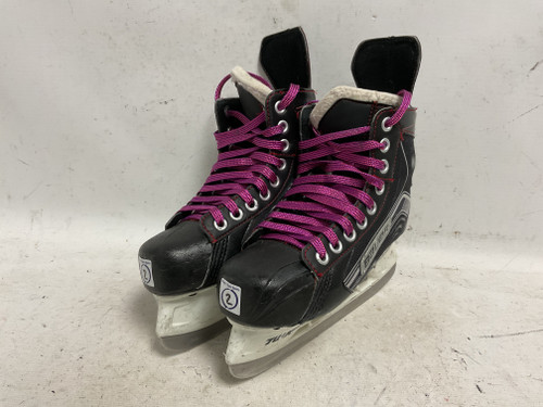 Vist Large View of Product Image Which is Used Bauer VAPOR X300 Junior Hockey Skate Junior 02