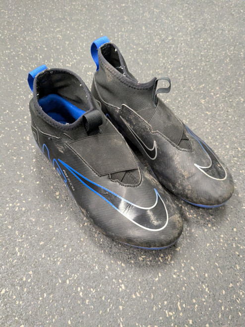 Vist Large View of Product Image Which is Used Nike Soccer Cleats Black Senior 5