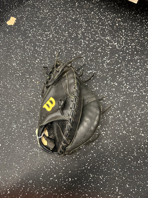 Vist Large View of Product Image Which is Used Wilson A09RB220DICM34 BB/SB Catchers RH Throw Black 34"