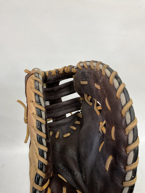 Vist Large View of Product Image Which is Used Mizuno WORLDWIND BB/SB Catchers RH Throw Brown 33"