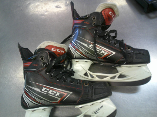Vist Large View of Product Image Which is Used CCM JETSPEED VIBE Junior Hockey Skate Junior 03.5