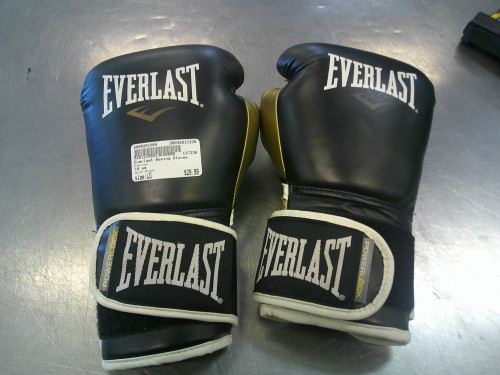 Vist Large View of Product Image Which is Used Everlast Boxing Gloves Black LG