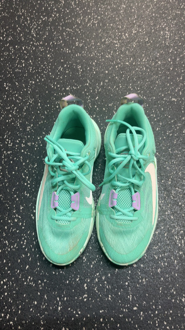 Vist Large View of Product Image Which is Used Nike Basketball Shoes Y Teal Junior 04