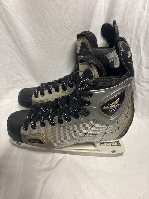 Vist Large View of Product Image Which is Used CCM VECTOR 4.0 SKATES Senior Hockey Skate Senior 9.5