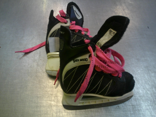 Vist Large View of Product Image Which is Used Sher-wood PMPX2 Youth Hockey Skate Youth 09.0