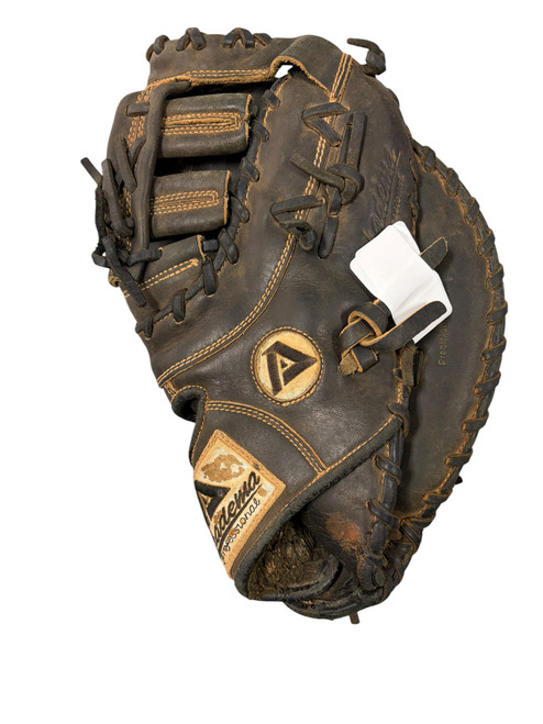 Vist Large View of Product Image Which is Used Akadema STEERHIDE BB/SB First Base RH Throw None 12"