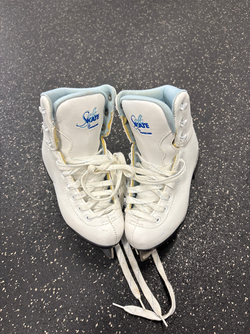 Vist Large View of Product Image Which is Used Jackson SOFT SKATE Girls Figure Skate White Youth 12.0