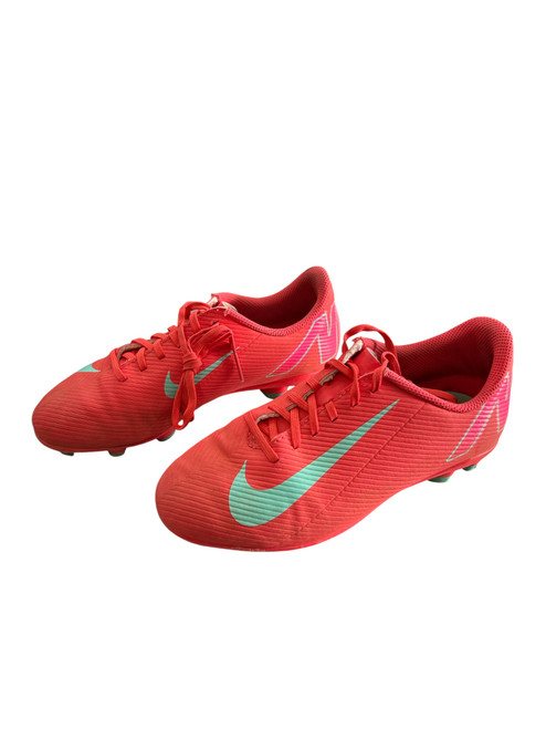 Vist Large View of Product Image Which is Used Nike Soccer Cleats Pink Junior 02.5