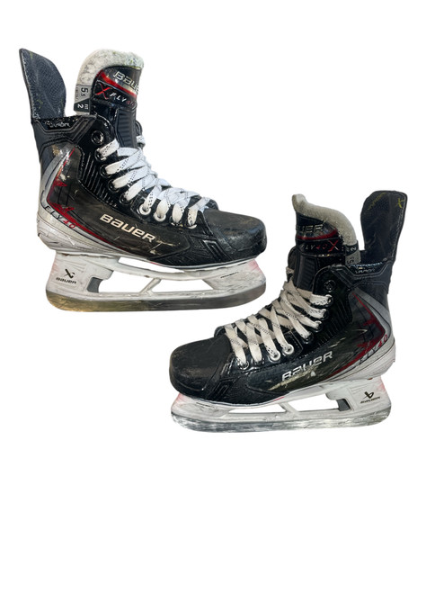 Vist Large View of Product Image Which is Used Bauer VAPOR FLY 40 Intermediate Hockey Skate Intermediate 5.5